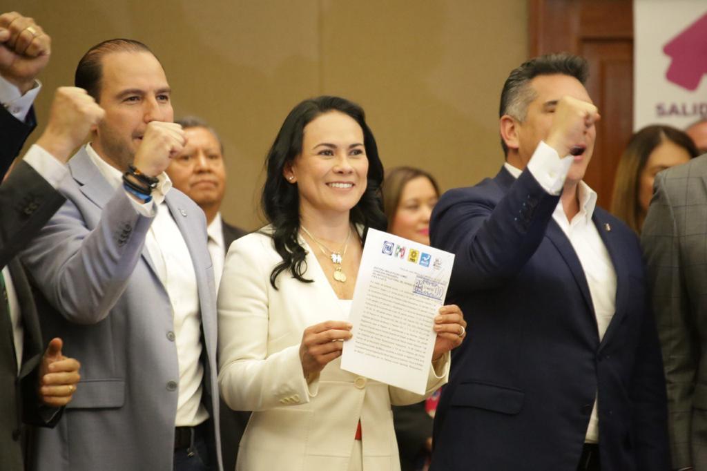 Alejandra del Moral, presentó solicitud como candidata a nte el IEEM