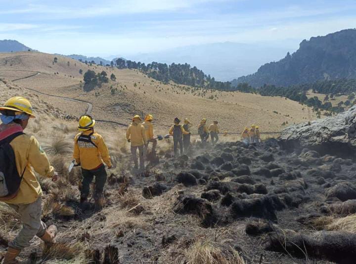 SOFOCAN INCENDIO EN AMECAMECA 