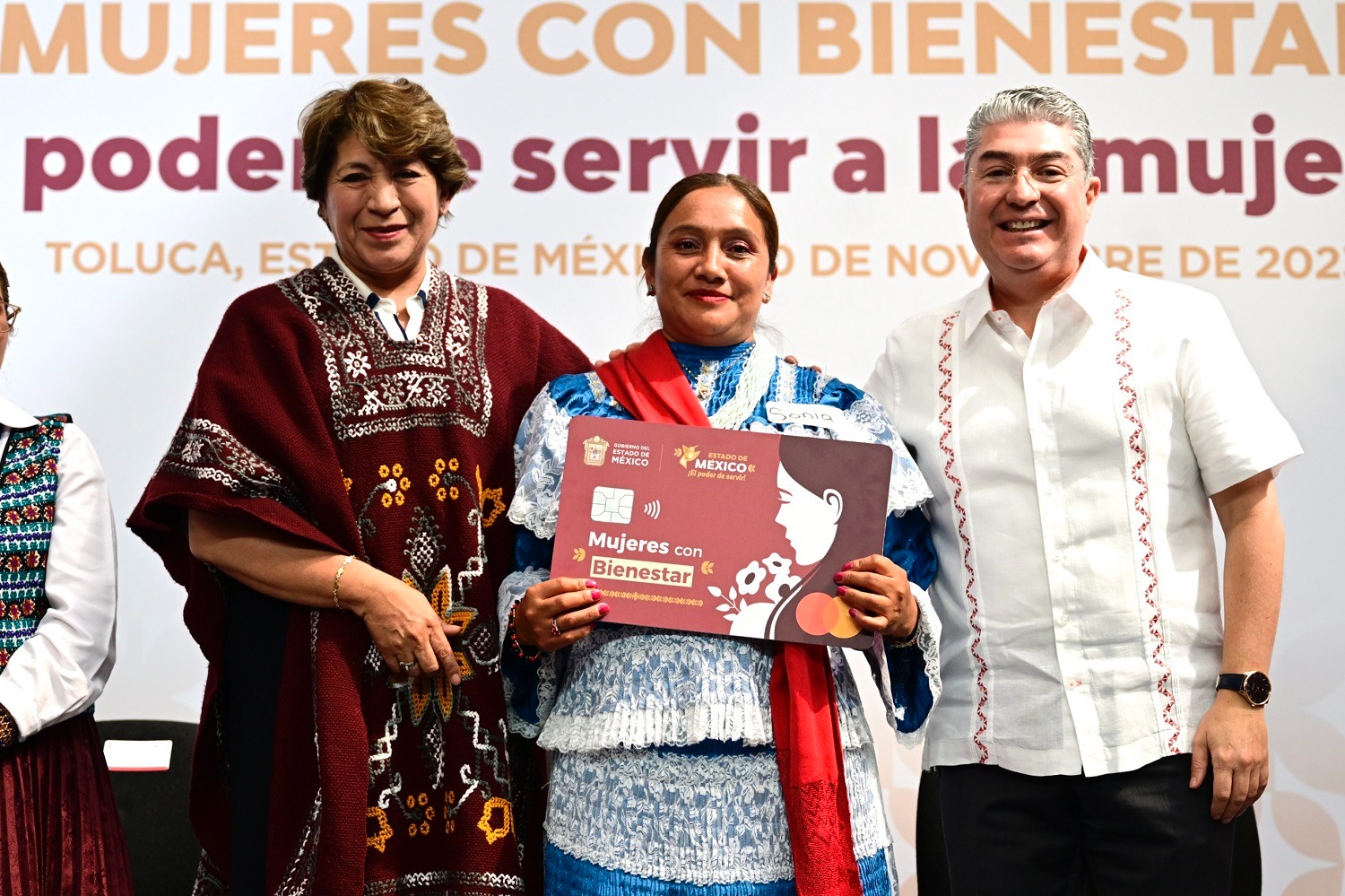 SE HAN ENTREGADO 650 TARJETAS A MUJERES MEXIQUENSES 