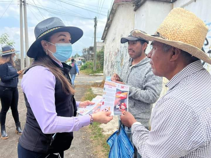 ATENDIENDO A LA POBLACIÓN EN AMECAMECA 